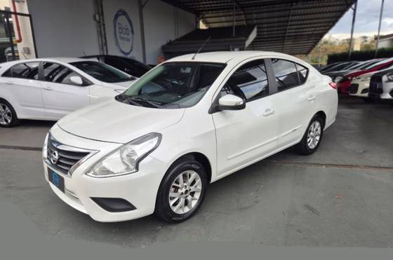 NISSAN VERSA 1.6 16V FLEXSTART SV 4P XTRONIC NISSAN VERSA 1.6 16V FLEXSTART SV 4P XTRONIC